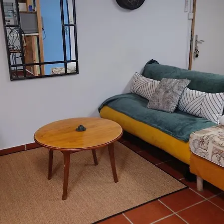 アパート Chez David